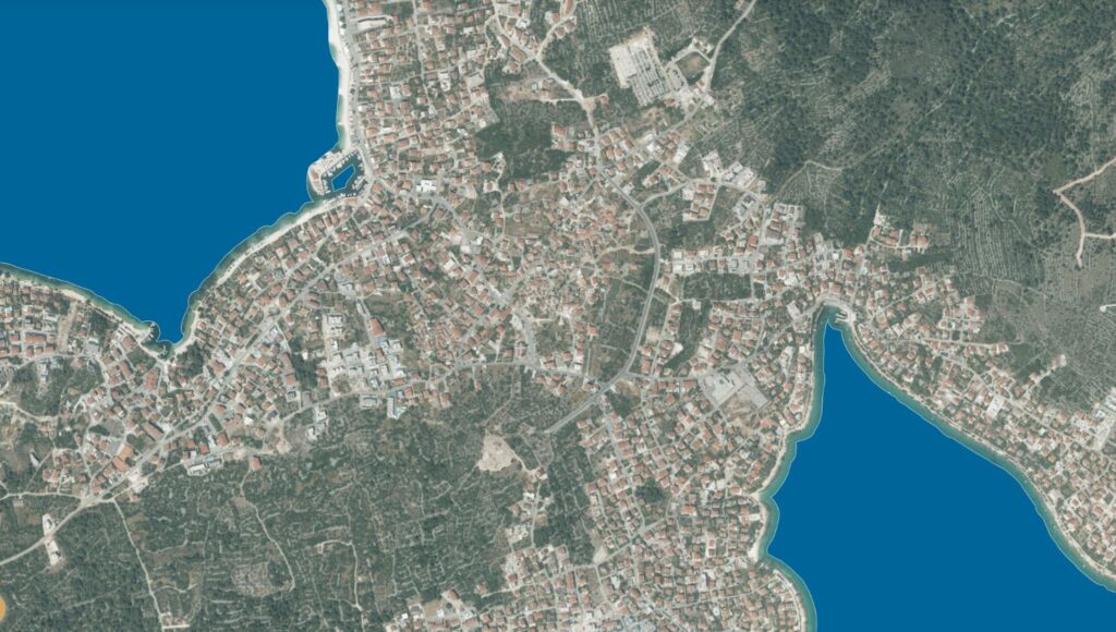 Ilustrativna orthophoto snimka naselja koja prati tekst o tome zašto je legalizacija objekata važna za vlasnike nekretnina.